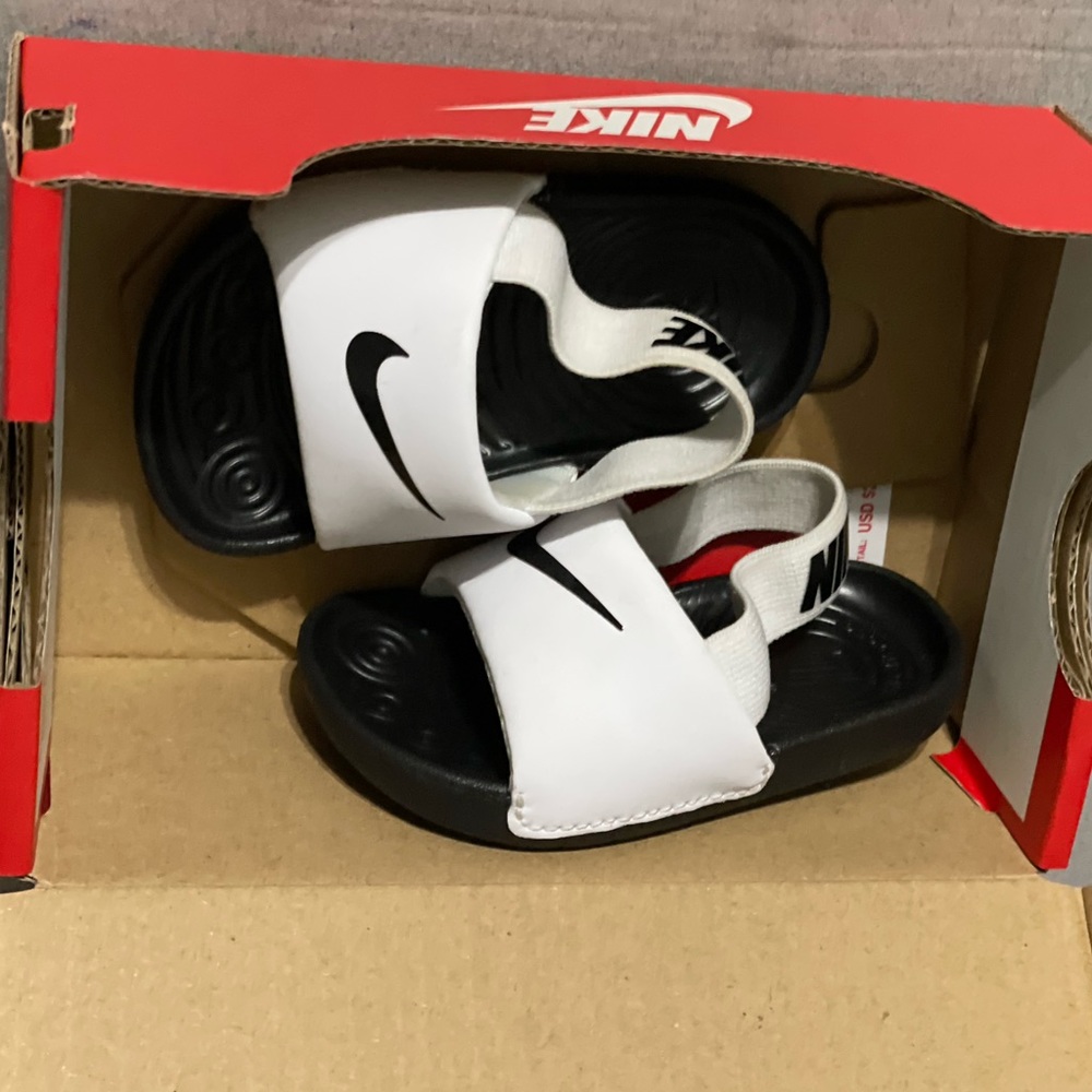 Baby Nike slides!!! Slightly worn!!!!